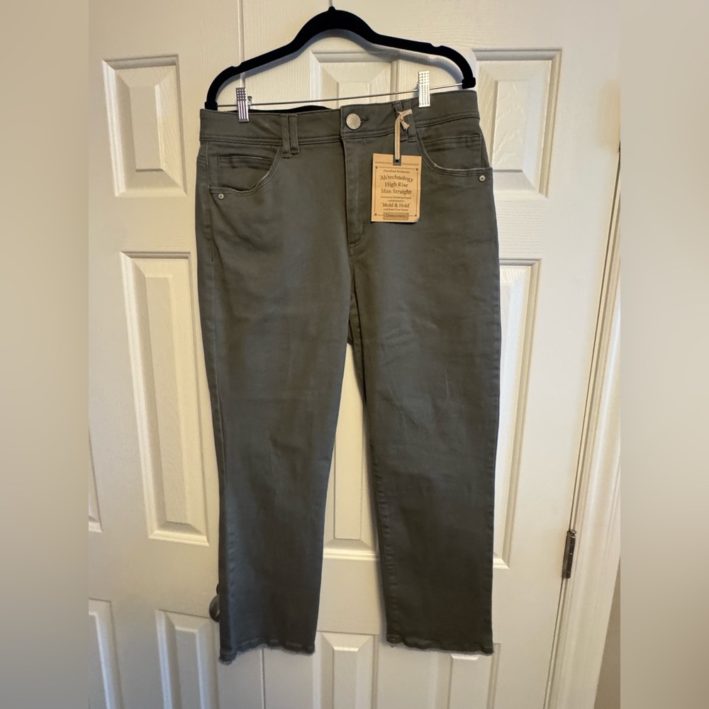 Democracy Women's Olive Cropped Jeans NWT